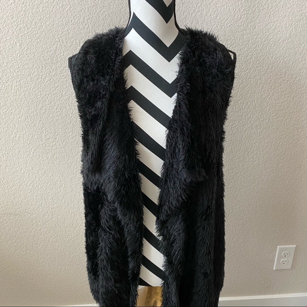 Style & Co || black faux fur vest